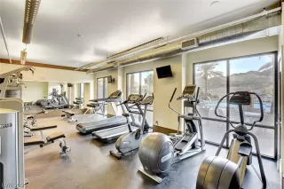 Photo #3: 2318472 Listing