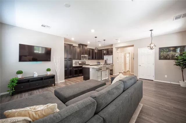 MLS: 2318492 Condo For Sale