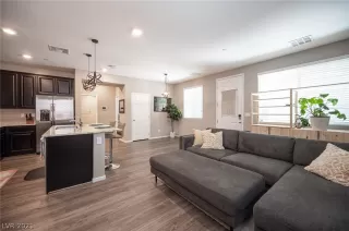 Photo #1: 2318492 Listing