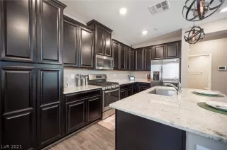 Photo #2: 2318492 Listing