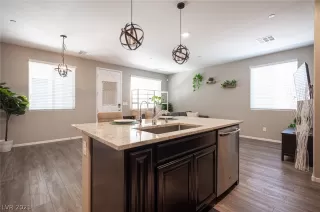 Photo #4: 2318492 Listing