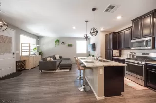 Photo #6: 2318492 Listing