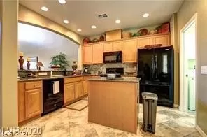 Photo #5: 2318510 Listing 