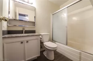 Photo #5: 2318533 Listing