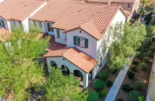 Photo #5: 2318542 Listing