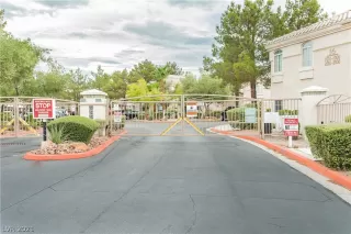 Photo #1: 2318551 Listing