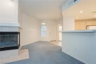 Photo #6: 2318551 Listing