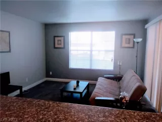 Photo #4: 2318617 Listing