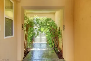 Photo #2: 2318622 Listing