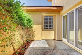 Photo #3: 2318622 Listing