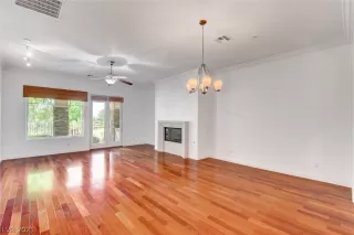 Photo #4: 2318622 Listing