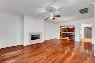 Photo #5: 2318622 Listing