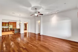 Photo #6: 2318622 Listing