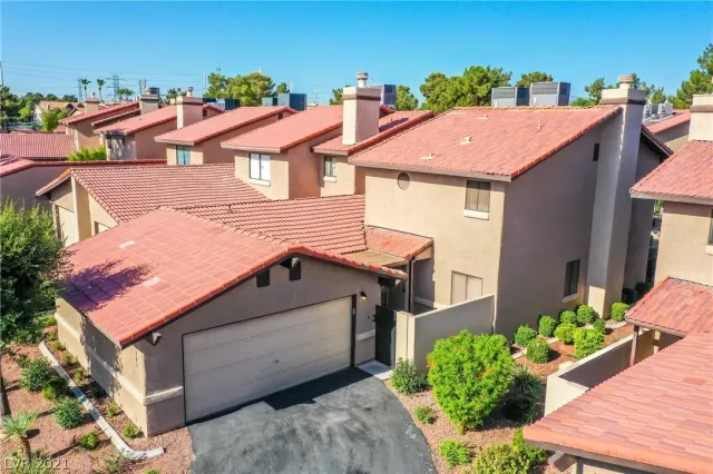 MLS: 2318627 Condo For Sale