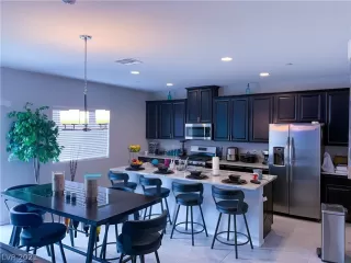 Photo #2: 2318633 Listing
