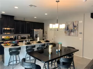 Photo #6: 2318633 Listing