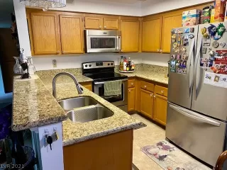 Photo #2: 2318672 Listing