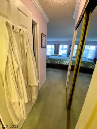 Photo #3: 2318672 Listing