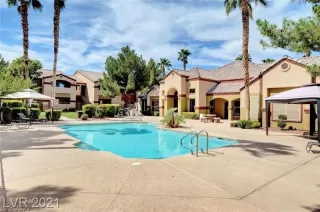 Photo #4: 2318673 Listing 