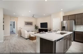 Photo #4: 2318679 Listing