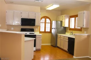 Photo #4: 2318684 Listing 