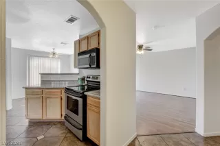 Photo #2: 2318686 Listing