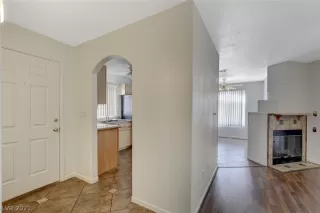 Photo #3: 2318686 Listing