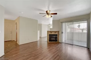 Photo #5: 2318686 Listing