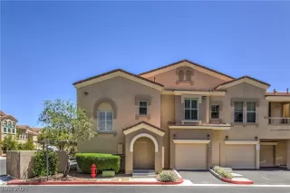 Photo #1: 2318690 Listing