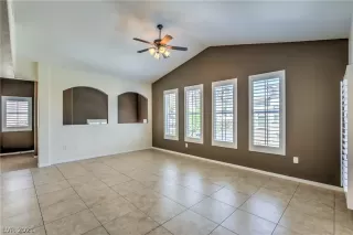 Photo #3: 2318690 Listing