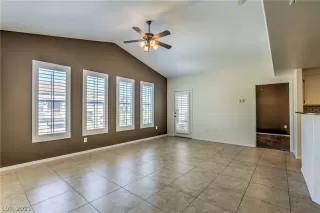 Photo #4: 2318690 Listing