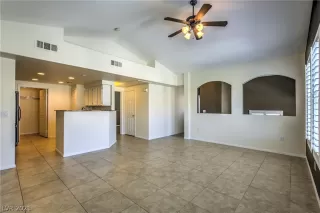 Photo #5: 2318690 Listing