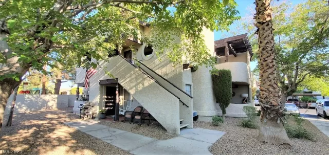 MLS: 2318716 Condo For Sale