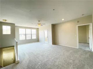 Photo #5: 2318744 Listing 