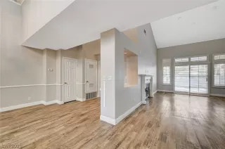 Photo #5: 2318748 Listing