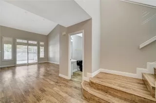 Photo #6: 2318748 Listing