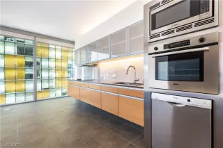 Photo #4: 2318793 Listing 