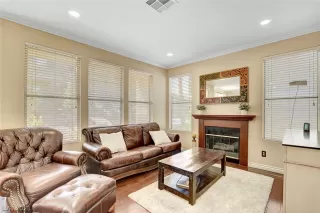 Photo #5: 2318795 Listing