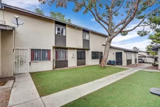 Photo #2: 2318806 Listing