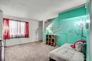 Photo #3: 2318806 Listing