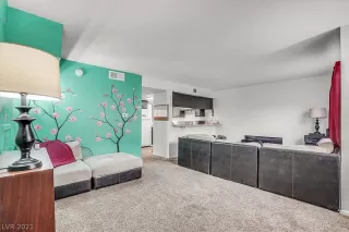 Photo #4: 2318806 Listing