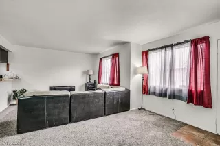 Photo #5: 2318806 Listing