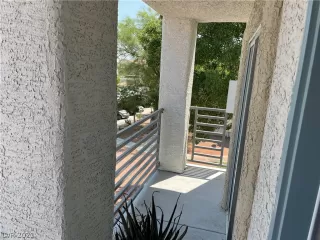 Photo #3: 2318825 Listing