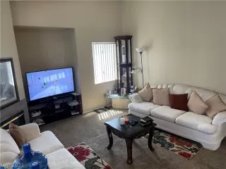 Photo #5: 2318825 Listing