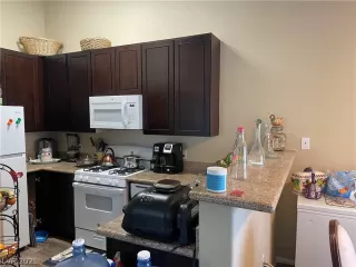 Photo #6: 2318825 Listing