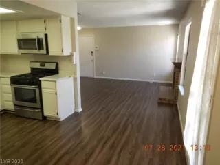 Photo #5: 2318848 Listing 