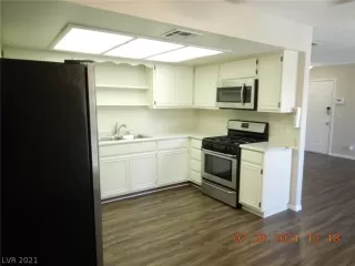 Photo #6: 2318848 Listing 