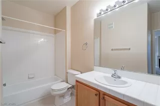 Photo #5: 2318860 Listing 