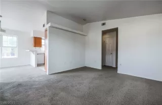 Photo #4: 2318874 Listing