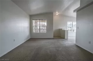 Photo #6: 2318874 Listing